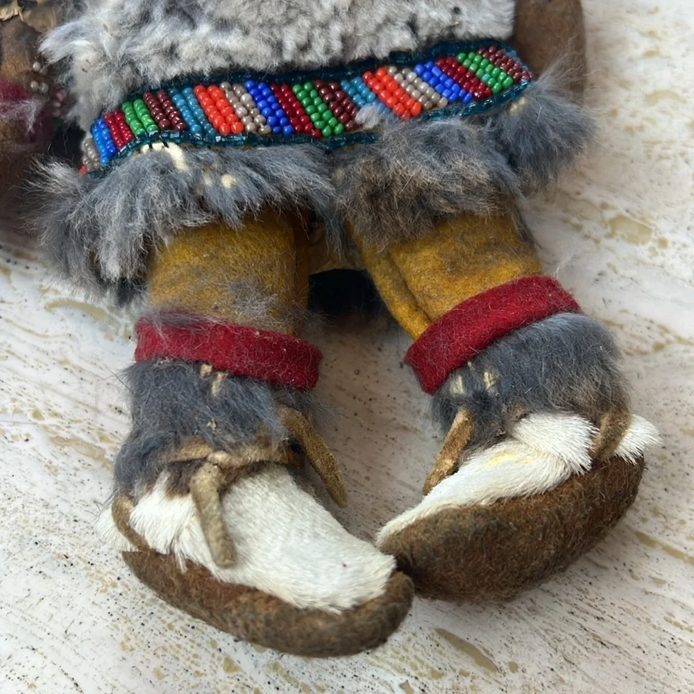 Vintage Handmade Inuit Style Fur & Beaded Doll Collectible Folk Art (FRAGILE) - Picture 5 of 13